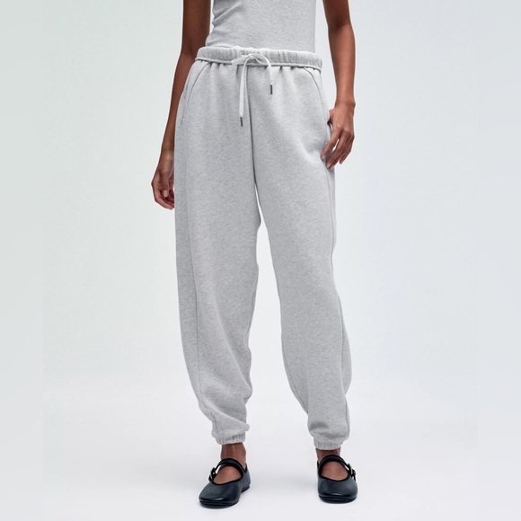 NWOT Lululemon Grey Sweats scuba Sweats Pants Size 2 - Picture 1 of 10